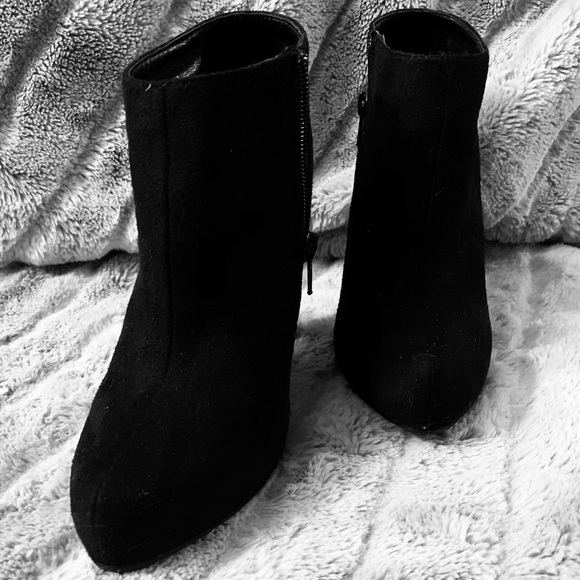 Black Suede Zipper Up Ankle Boots Heels - Picture 2 of 10